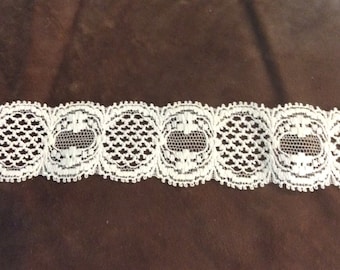 Off White Oval lace Trim 1 5/16 inches 1 yard