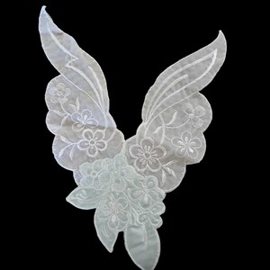 Vintage White Flower Light Mint Green Applique   10 x 6 1/2