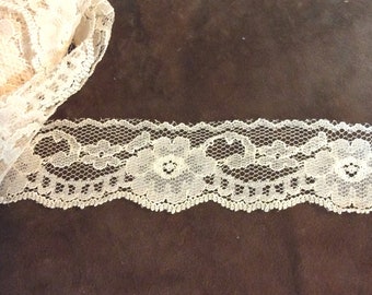 Light Beige Flower Lace 1 5/16 inches 1 Yard