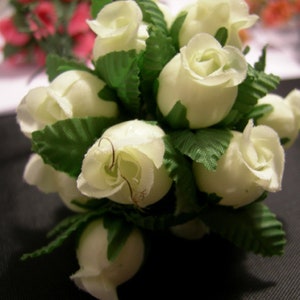 Rosebuds Light Yellow Bunch pack of 12
