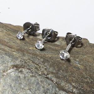 1 Paar Ohrstecker aus Titan Zirkonia CZ nickelfrei Implantatqualität Tiny Gesundheit Erstohrstecker Prong Set Implant Grade