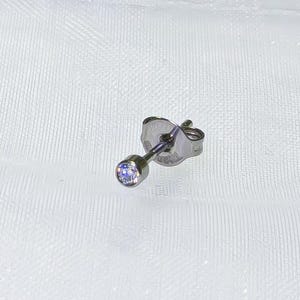 1 Paar kleine 2,5 mm Titan Ohrstecker Zirkonia CZ nickelfrei Implant Grade Tiny Gesundheit Erstohrstecker Silber Farbe