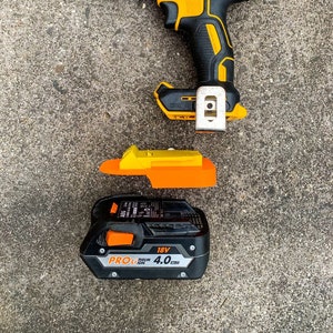 AEG / Rigid 18v Battery adaptor to Dewalt Tools