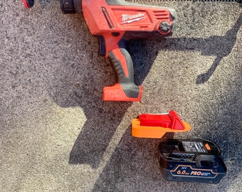 AEG / Rigid 18v Battery adaptor to Milwaukee 18v Tools