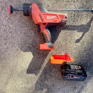 AEG / Rigid 18v Battery adaptor to Milwaukee 18v Tools