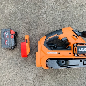 Milwaukee 18v Battery adaptor to AEG / Rigid Tools