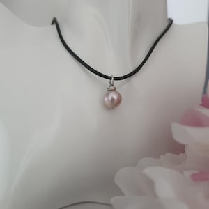 Silver Edison pearl in a black leather cord