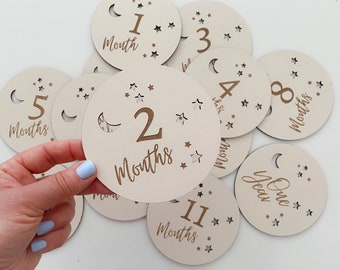 Baby Milestone Plaque Set | 13 Wooden Baby Milestone Cards Moon and Stars | Baby Photo Shoot Monthly Disc Card | Newborn New Parents Gift
