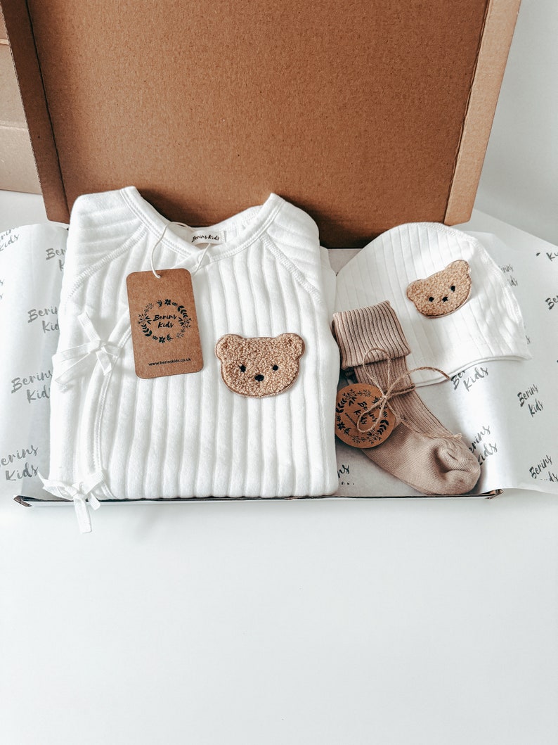 Geschenkset für Neugeborene, Bären, 3 Stück Milchweißer Baumwollstrampler, beige Socken, Bärenmütze Niedliche geschlechtsneutrale Babygeschenke für die Babyparty Bild 5