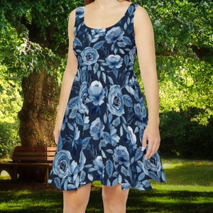 Beautiful Blue Roses Floral Designer Women&#39;s Skater Dress