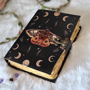 Luna Moth Leather Journal – Blank Spell Book of Shadows, 400 Pages Witchcraft Grimoire, Vintage Wiccan Pagan Gothic Witchy Gift