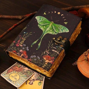 レザーグリモアジャーナル – 400ページのウィッチクラフトシャドウブック | 天空のウィッカ呪文書、ゴシックペイガンウィッチギフトダイアリー