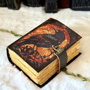 Rabe Vintage Lederbuch - Leeres Zauberbuch der Schatten, Grimoire, Reiseschreibens-Notizbuch, antikes Büttenpapier, Schlossverschluss