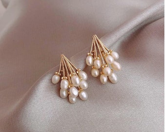 Stud pearl vintage style earrings + Free heart earrings ( Price is for US ONLY)