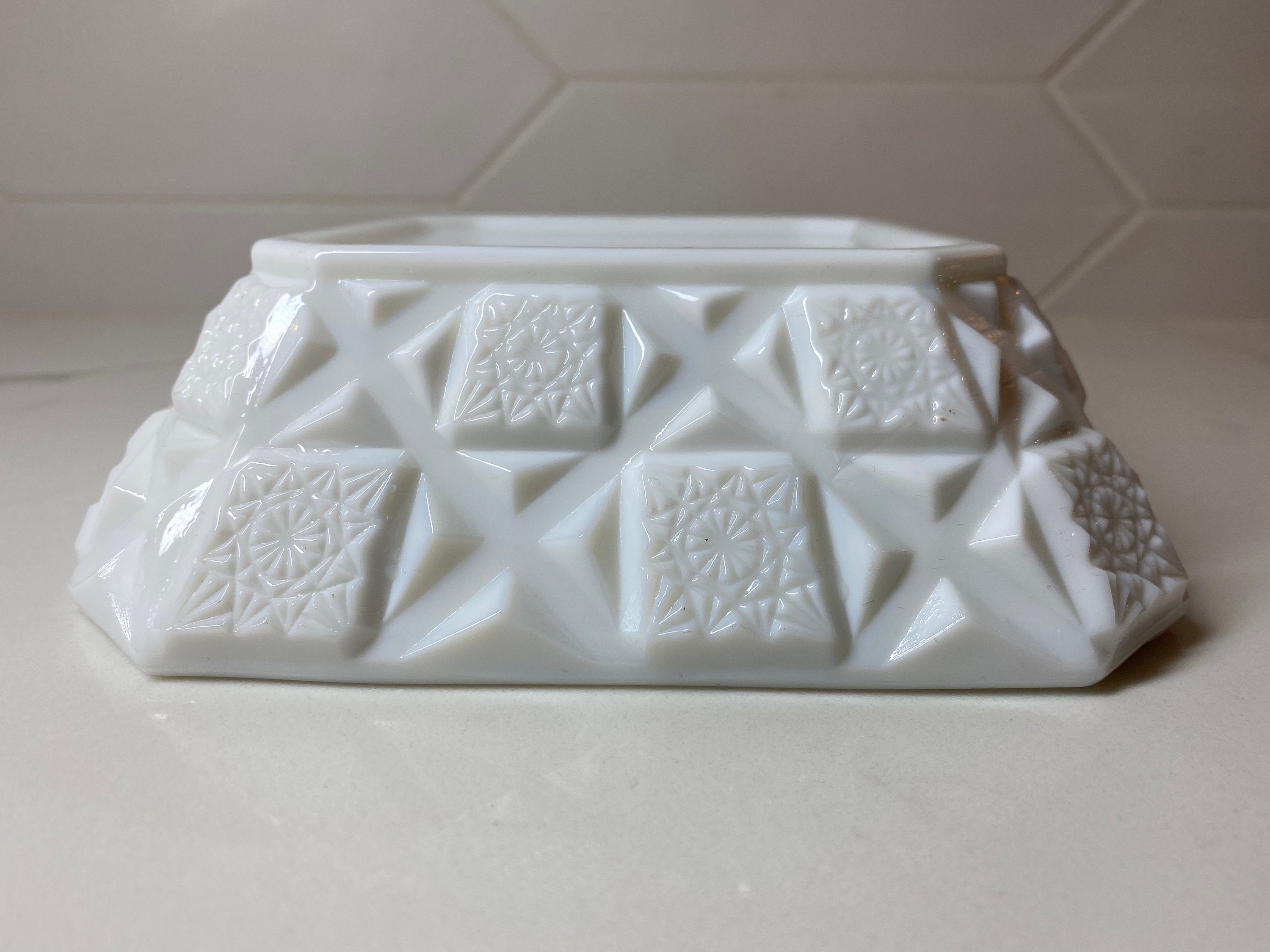 Vintage Milk Glass Ashtray with Geometric Design Etsy Italia