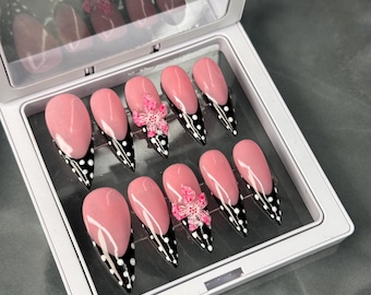 PRETTY IN POLKA press-on nail set