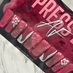 Think Pink press-on nails