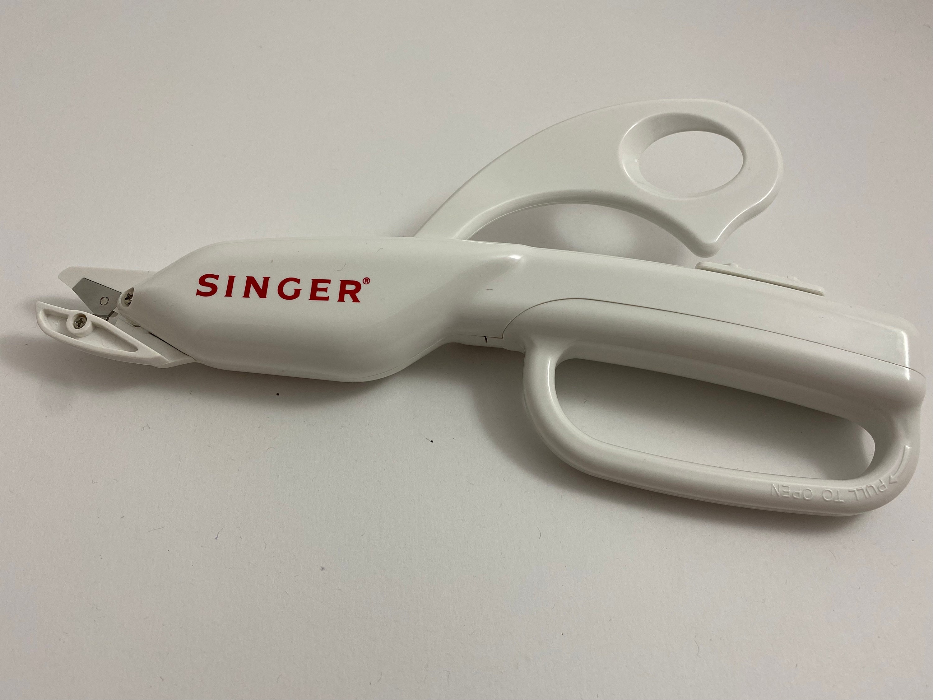 Singer Electric Scissors Cordless, White Battery Powered, It is