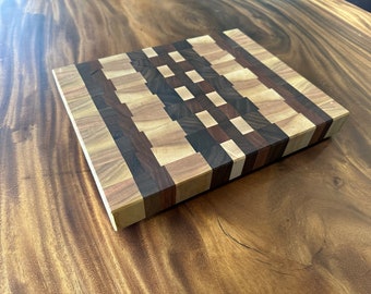 Hardwood Eng Grain Cutting Board (15" x 12" x 1.75")