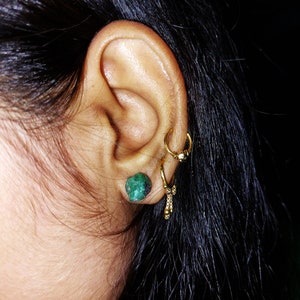 May Birthstone Stud Earrings, Green Emerald Raw Earrings, Gemstone Stud Earrings, Healing Crystal Earrings, Crystal Chip Earrings 4-6mm