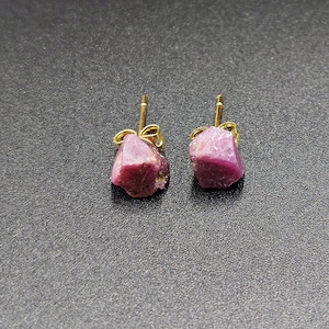 July Birthstone Stud Earrings, Pink Ruby Raw Earrings, Gemstone Stud Earrings, Healing Crystal Earrings, Crystal Chip Earrings 4-6mm