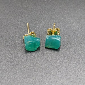 Green Onyx Raw Earrings, Gemstone Stud Earrings, Healing Crystal Earrings, Birthstone Stud Earrings, Crystal Chip Earrings 4-6mm