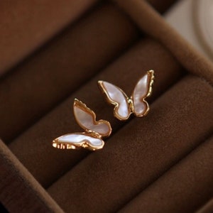 Orecchini vintage a forma di farfalla in madreperla placcati in oro con perno in argento 925, regalo per lei, gioielli di perle unici, regalo per la mamma, regalo di perle