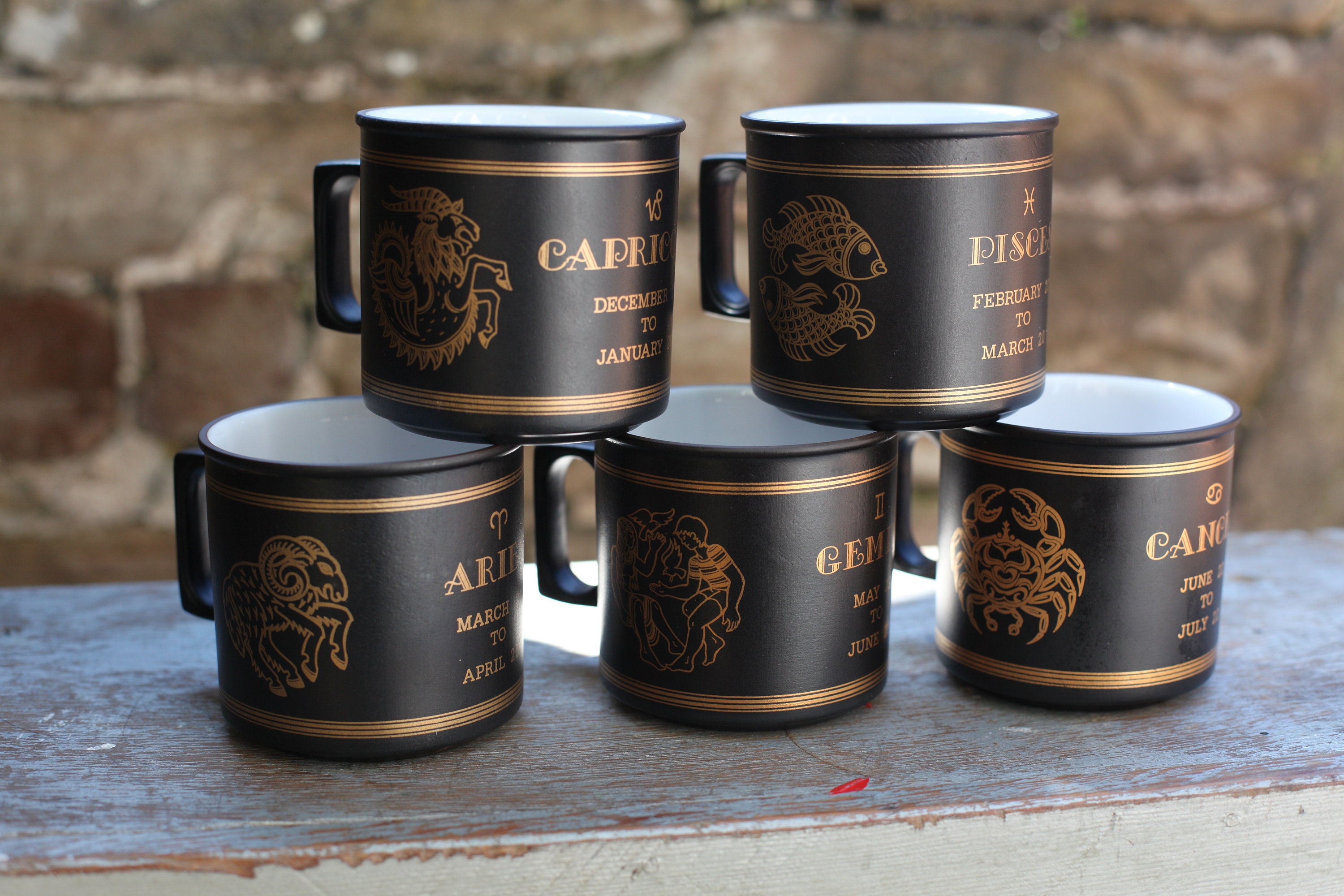 Hornsea Pottery Zodiac Mugs 1970 Gold/Black Etsy.de
