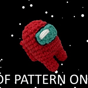 Puede incluir: Personaje amigurumi de crochet rojo con una visera azul verdosa y blanca. El personaje tiene la forma del popular personaje del videojuego Among Us.  PATRÓN PDF SOLO.