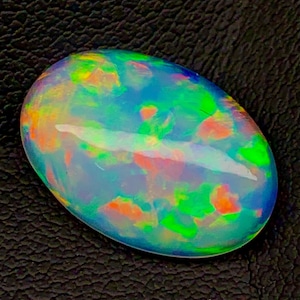 Ethiopian Opal Cabochon: Natural White Fire Gemstone, 4.70 Carats (15x11 MM)