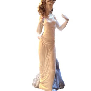 Lladro Anticipation 1999 Porcelain Figurine  6608, Lady figurine, Home Decor 12in