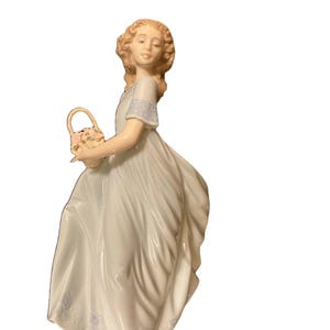 Vintage Lladro 6130, Spring Enchantment, Porcelain Sculpture, 9,”Handmade in Spain Mint Condition.