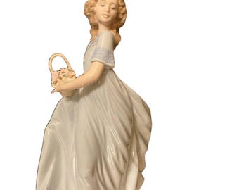 Vintage Lladro 6130, Spring Enchantment, Porcelain Sculpture, 9