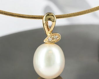 18K Gold Cultured Pearl Necklace with Diamond Accents, 15.75" Oval Cream Pearl , Elegant Fine Jewelry Gift