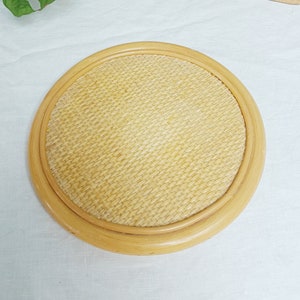 Round rattan trivet