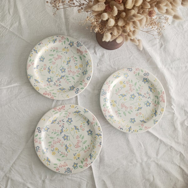 Lot de 3 assiettes plates fleuries Quadrifoglio, vintage