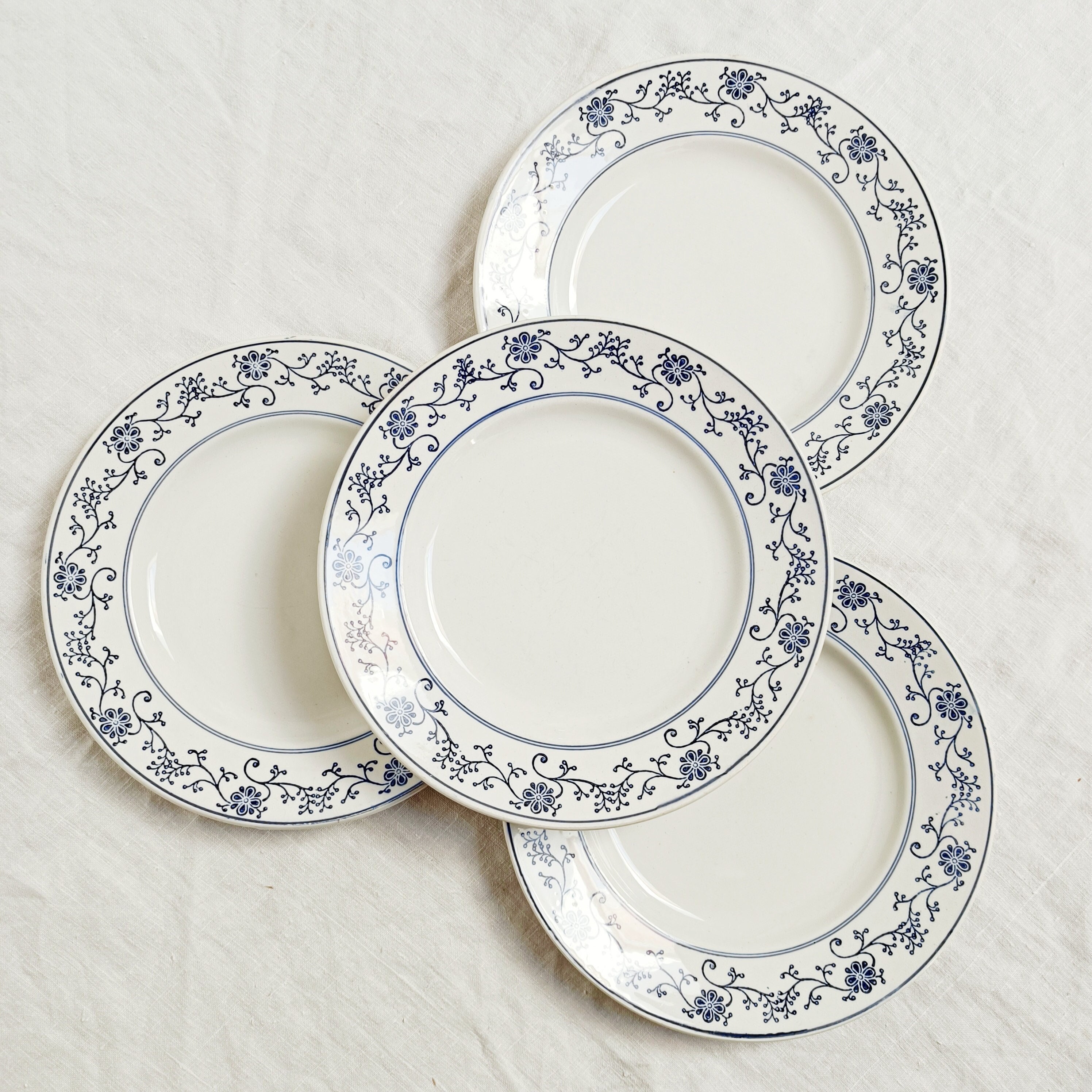 Set de 4 Assiettes Creuses Moulin Des Loups et Hamage Modèle Tournai, Fleurs Bleues, Vintage
