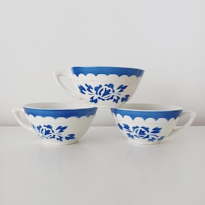 Set of 3 earthenware cups, blue floral decoration