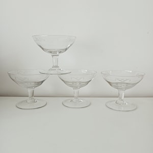 Lot de 4 coupes à champagne en verre gravé, ancien, vintage