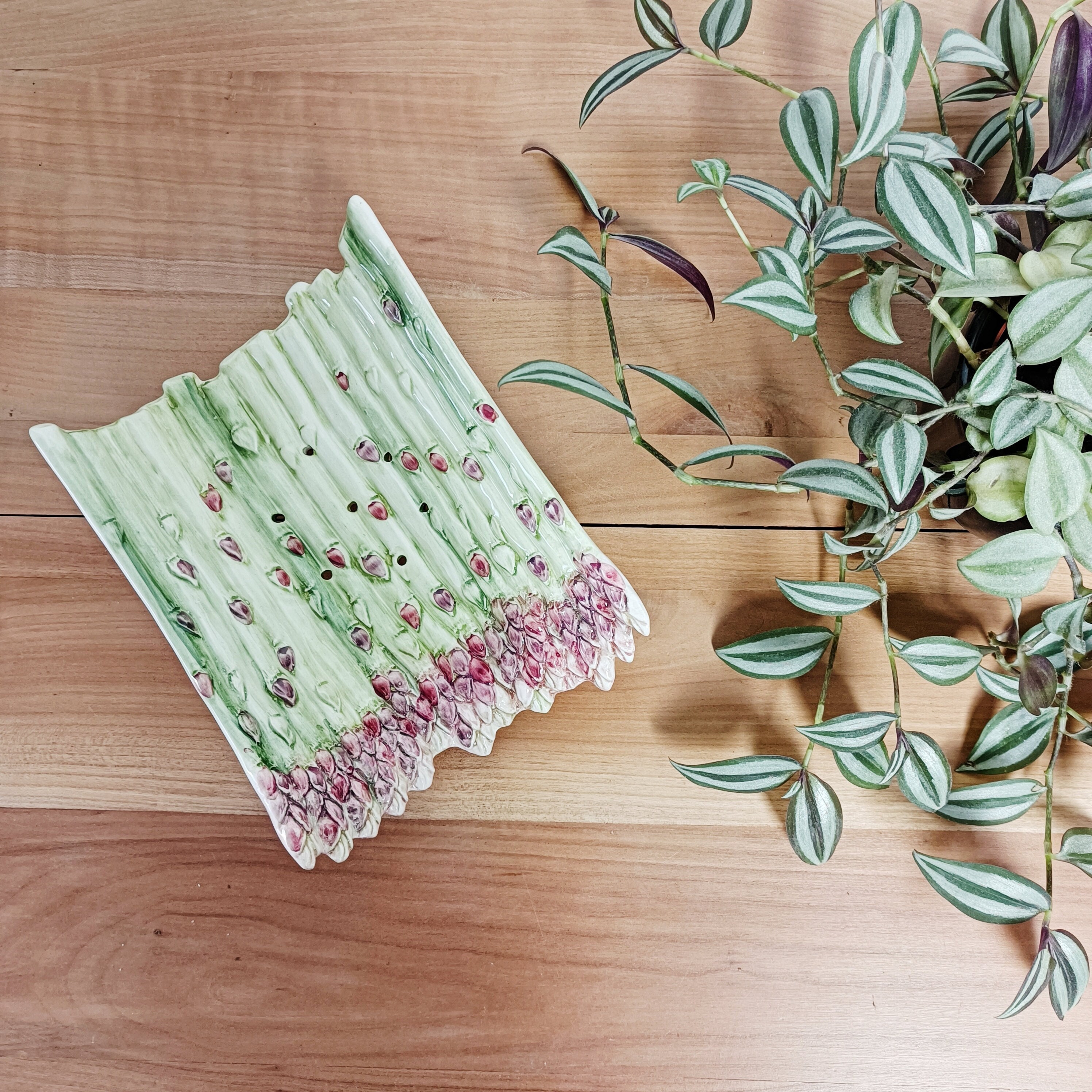 Plat à Asperges en Barbotine, Vintage