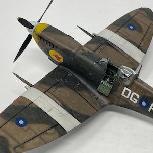 1/48 scale Supermarine Spitfire Mk.VIII ‘S.E.A.C’ scale model professionally built.