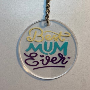 Personalisierter Mama Schlüsselanhänger – Geschenk aus Acryl zum Muttertag oder Geburtstag