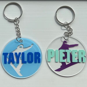 Personalised Snowboarding Keyring – Winter Sports Bag Tag – Cool Gift for Snowboarders or Teams