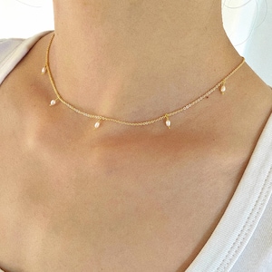 Zierliche Wasser Perlenkette, minimalistische natürliche Perlenkette, 14K Gold gefüllt zierliche Halskette, Braut Brautjungfer Halskette, Geschenk für sie