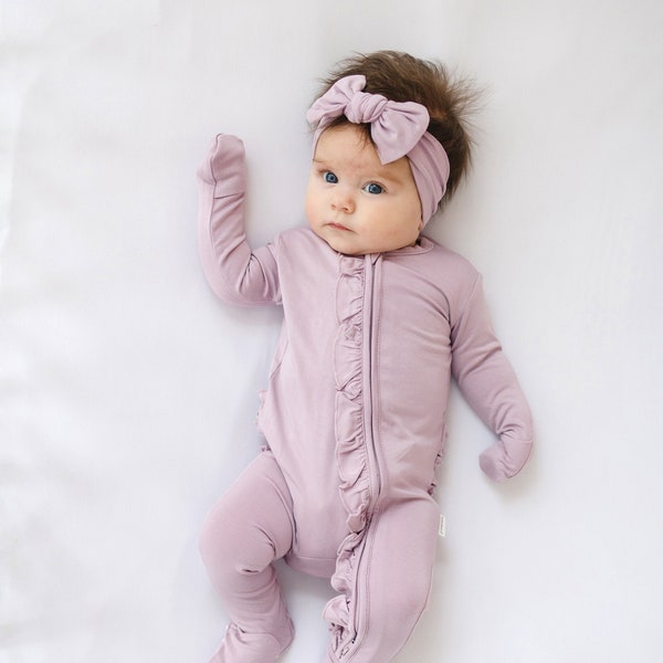 Lila Rüschen Romper Outfit, Rüschen Reißverschluss Outfit, Lavendel rose Outfit, Lila Baby Einteiler, Baby Pyjama, Lila Baby Outfit, Lila Baby