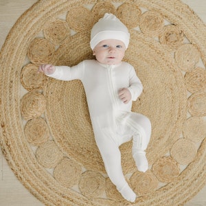 White Bamboo Zipper Footie, Baby Pajamas, Newborn Coming Home Outfit, White Baby Outfit, Baby Footie, Baby Shower Gift, Newborn Baby Outfit