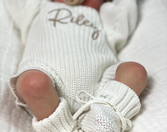 Newborn Booties-Newborn Knitwear, Birth Announcement Outfit, Baby Shower Gift 0-6 mos, knit booties, baby booties, baby gift