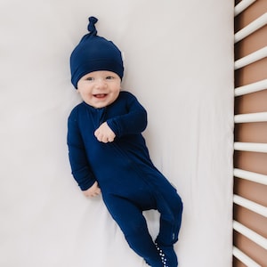 Pijama de punto de bambú azul marino con gorro, ropa para bebé niño, mono de bambú para bebé, conjunto para recién nacido azul para llevar a casa con gorro, género neutro