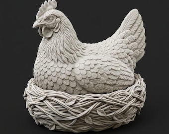 Könnte beinhalten: Eine detaillierte, cremefarbene Skulptur einer Henne, die in einem Nest sitzt. Die Henne hat aufwendige Federdetails und einen ausgeprägten Kamm. Das Nest besteht aus verflochtenen Zweigen und Blättern.