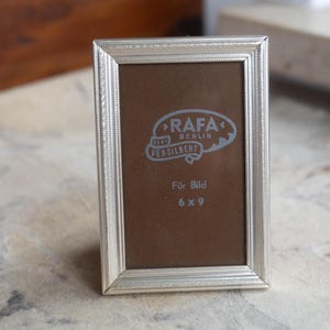 Retro Bilderrahmen silber als Auftisch oder zur Wandaufhängung - 9 x 9 cm quadratischer Bilderrahmen einfach RAFA Berlin - Minimalistisches Retro Dekor